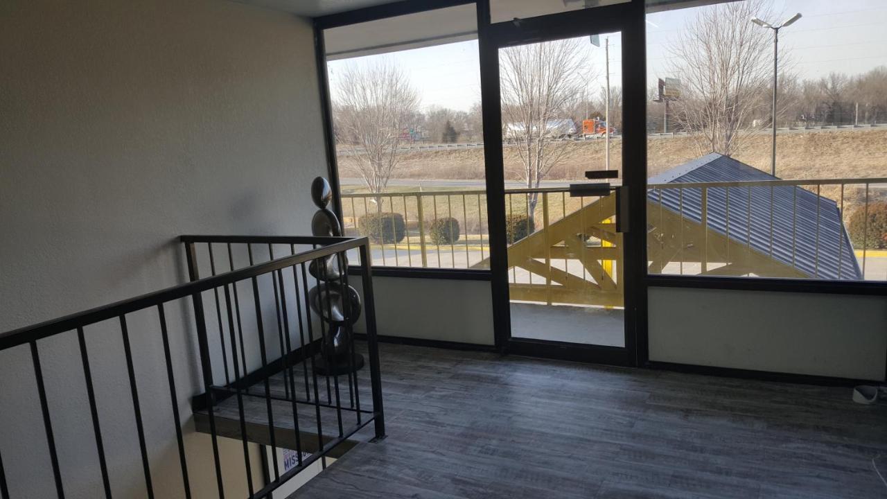 Econo Lodge Oak Grove-Blue Springs Экстерьер фото