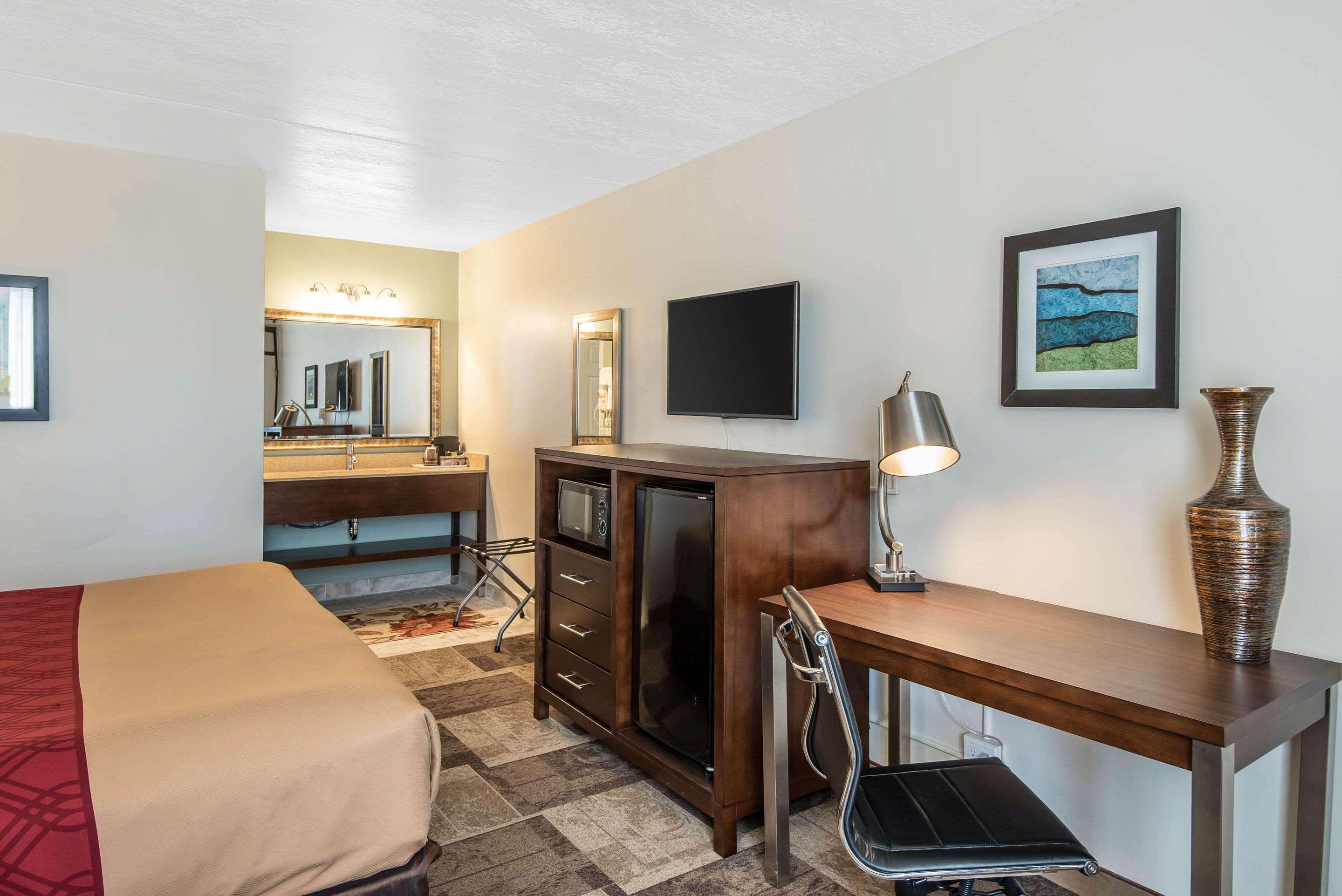 Econo Lodge Oak Grove-Blue Springs Экстерьер фото
