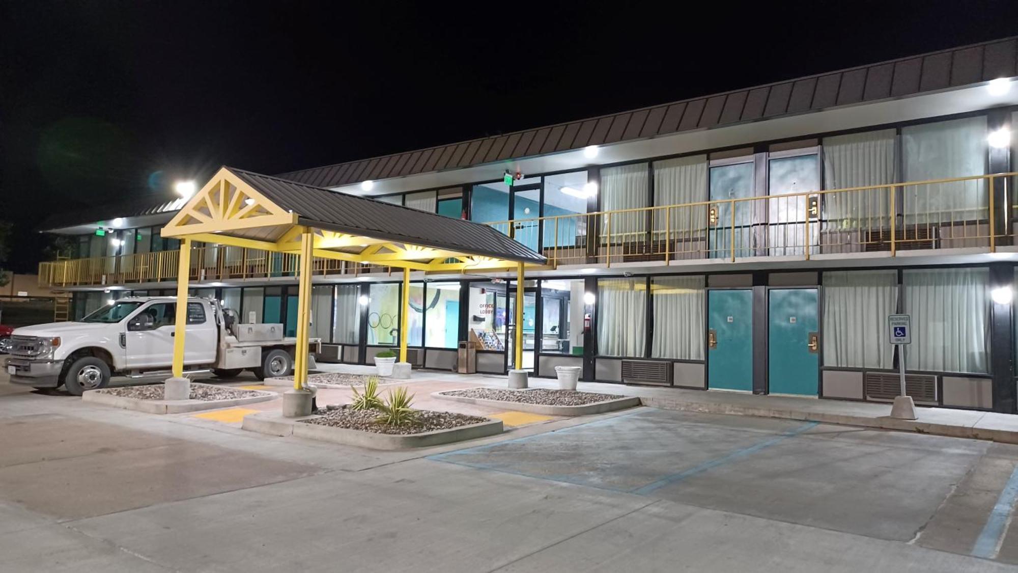 Econo Lodge Oak Grove-Blue Springs Экстерьер фото