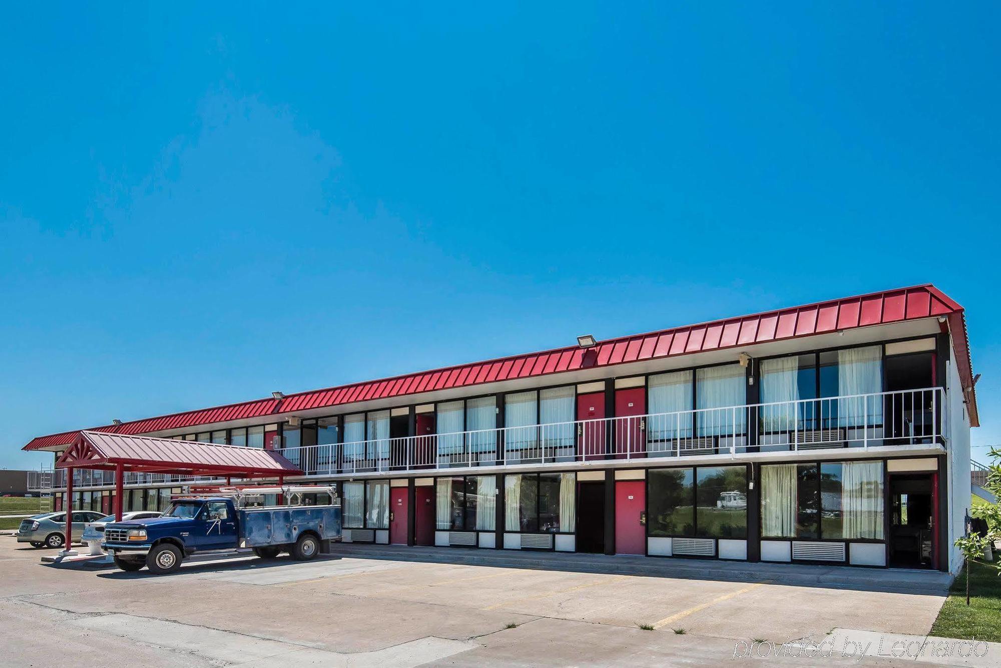Econo Lodge Oak Grove-Blue Springs Экстерьер фото