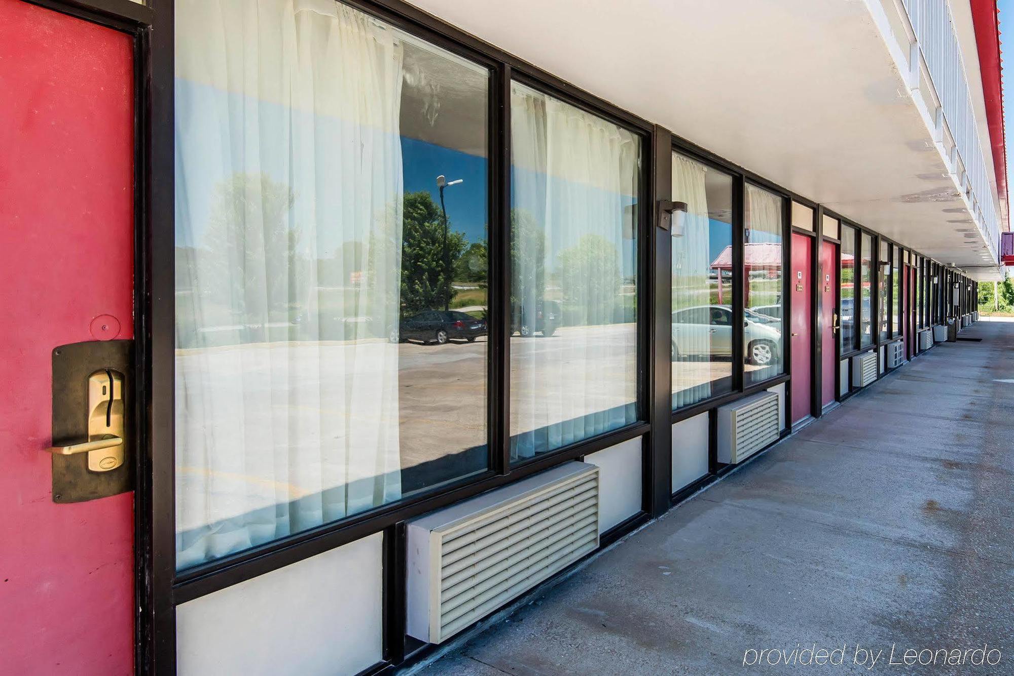Econo Lodge Oak Grove-Blue Springs Экстерьер фото
