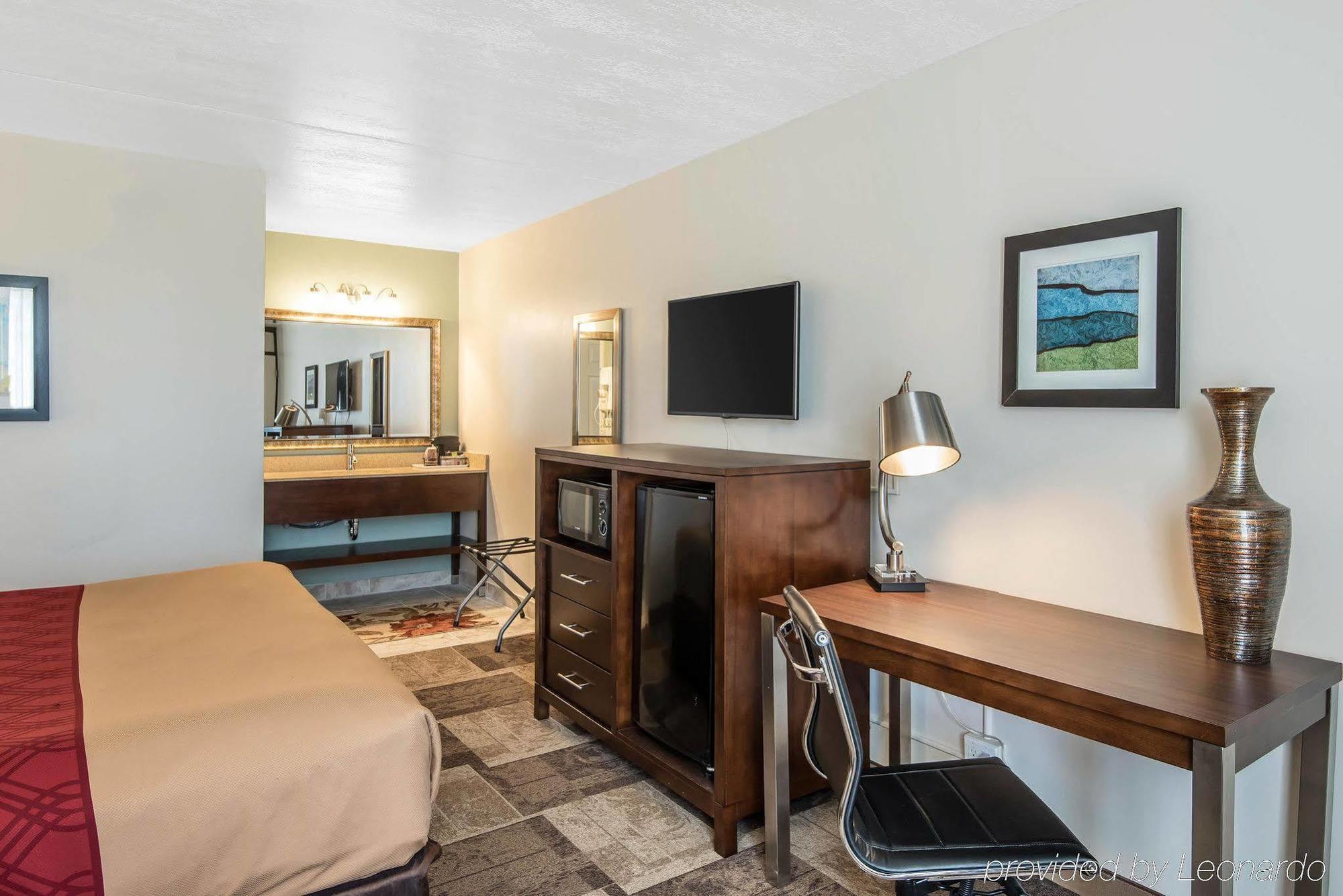 Econo Lodge Oak Grove-Blue Springs Экстерьер фото